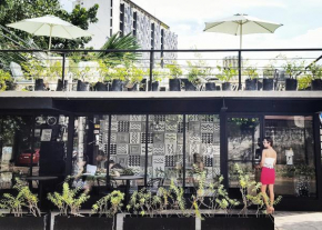 Murals Hostel and Cafe